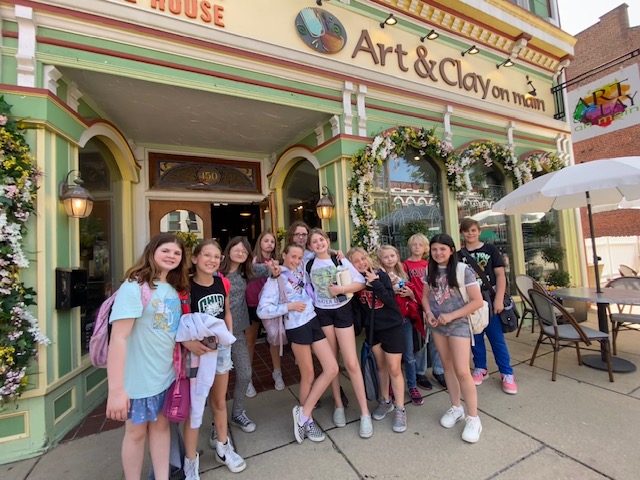 5th grade Art Club members in front of Art and Clay